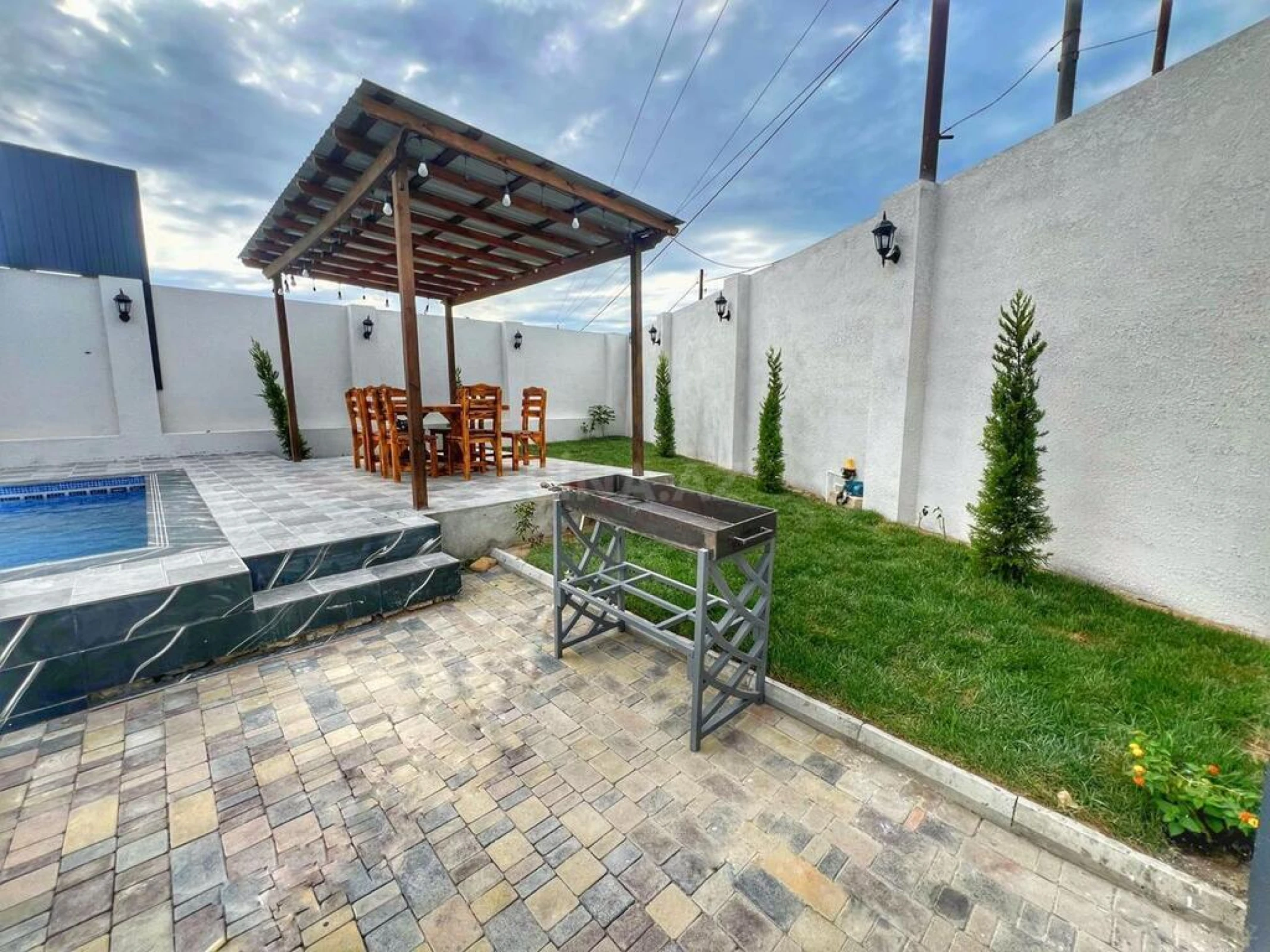 Kirayə verilir 3 otaqlı həyət evi 260 m²