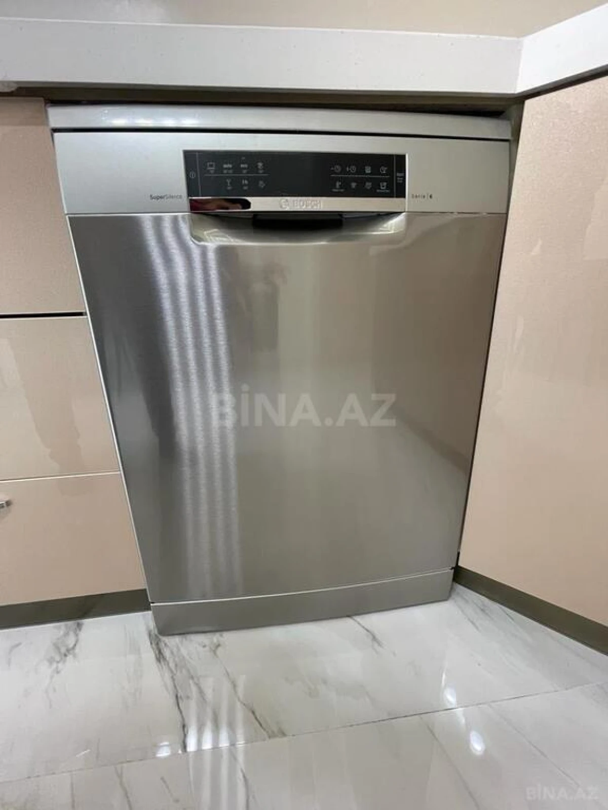 Kirayə verilir 3 otaqlı mənzil 146 m²