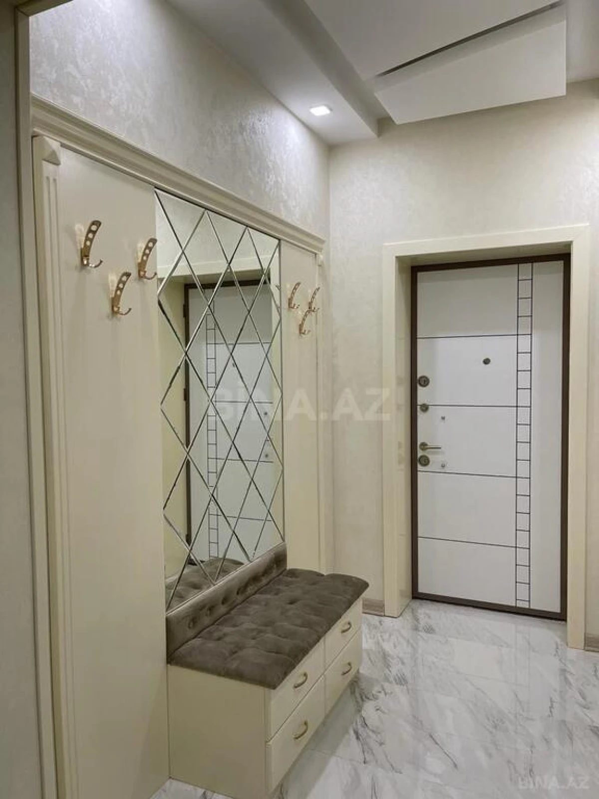 Kirayə verilir 3 otaqlı mənzil 146 m²