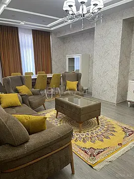 Kirayə verilir 3 otaqlı mənzil 146 m²