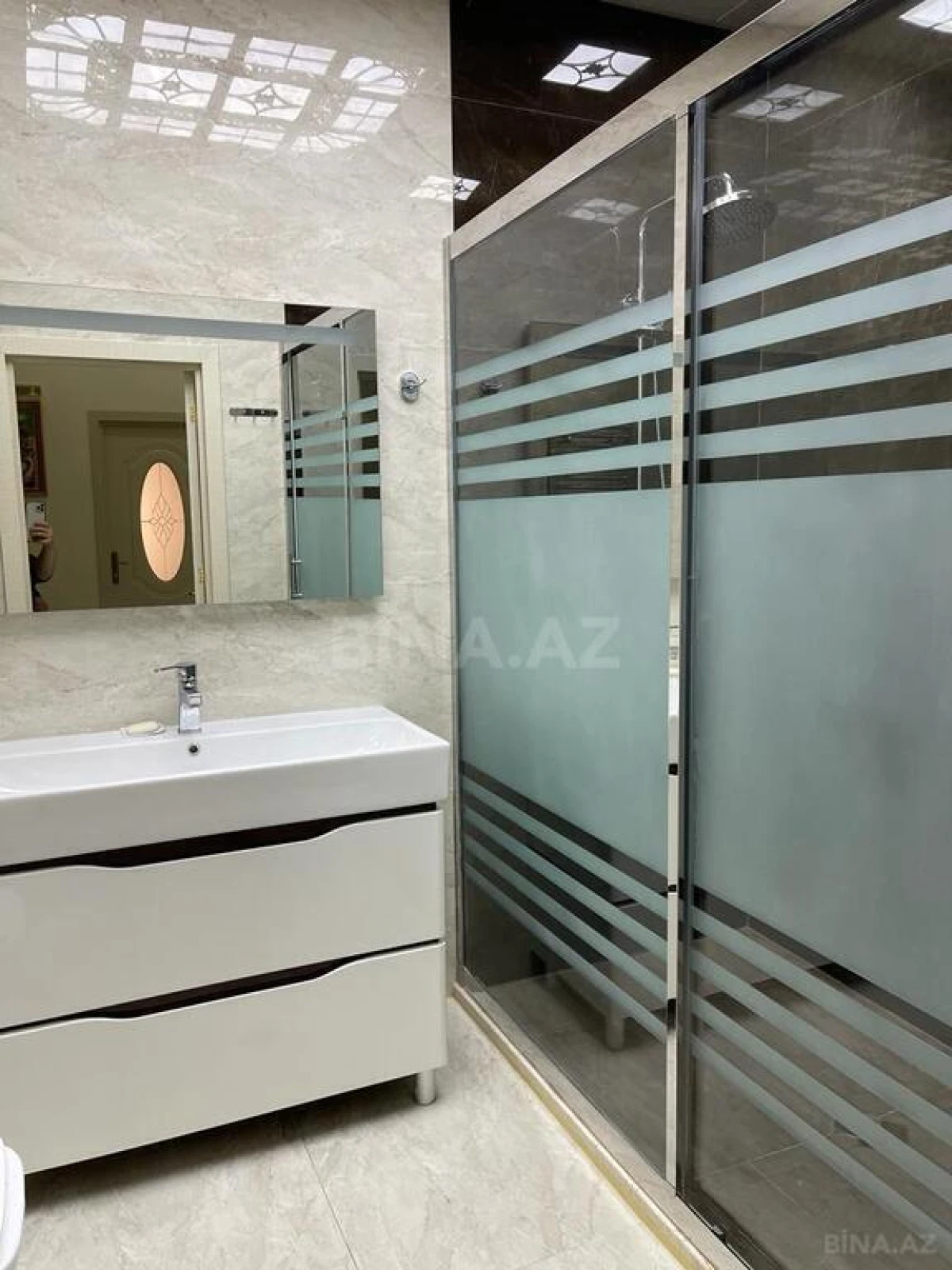 Kirayə verilir 3 otaqlı mənzil 146 m²