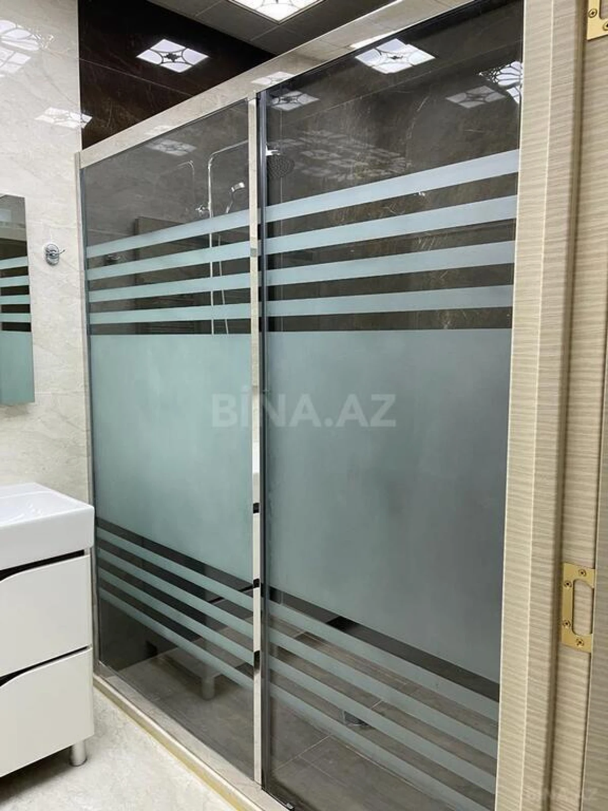 Kirayə verilir 3 otaqlı mənzil 146 m²