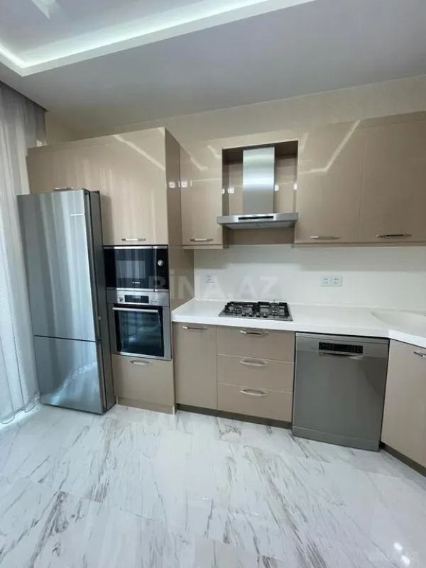 Kirayə verilir 3 otaqlı mənzil 146 m²