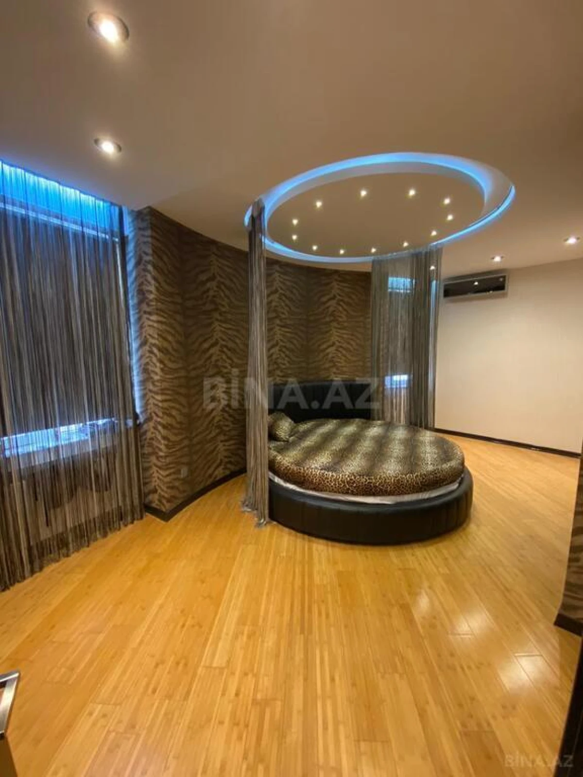 Kirayə verilir 3 otaqlı mənzil 134.2 m²