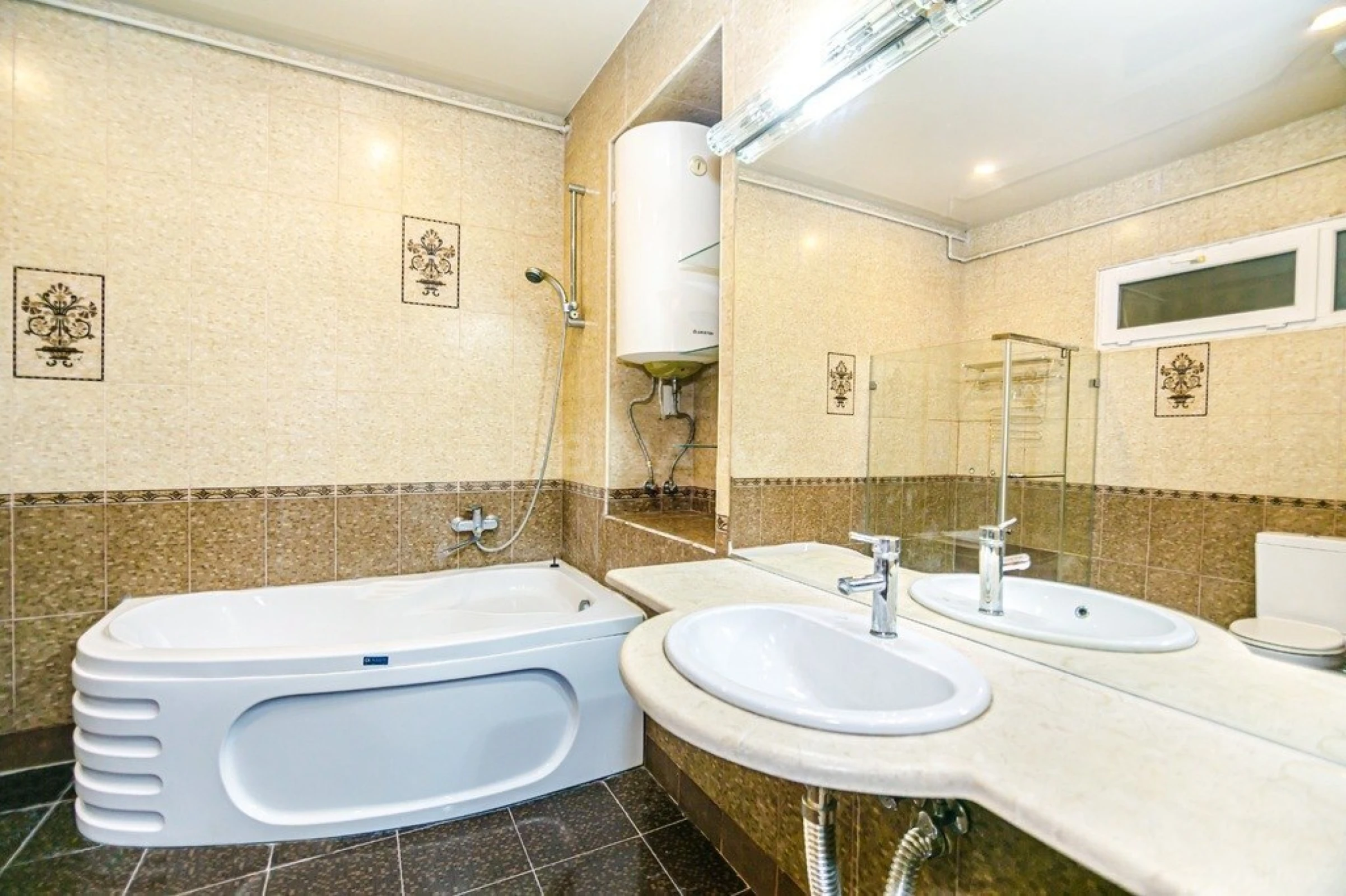 Kirayə verilir 2 otaqlı mənzil 75 m²