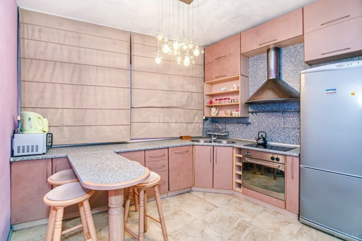 Kirayə verilir 2 otaqlı mənzil 75 m²