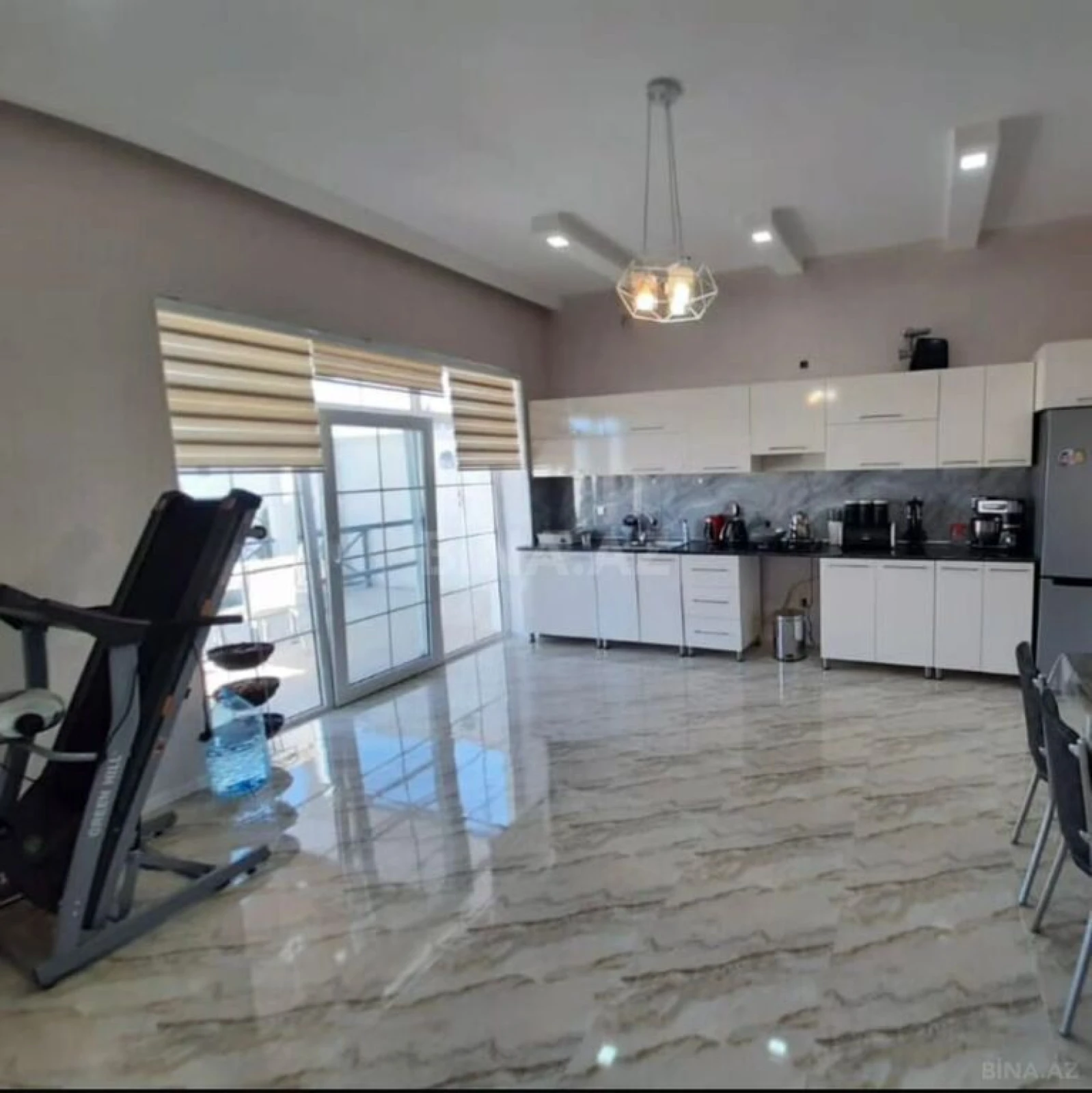 Kirayə verilir 5 otaqlı həyət evi 200 m²