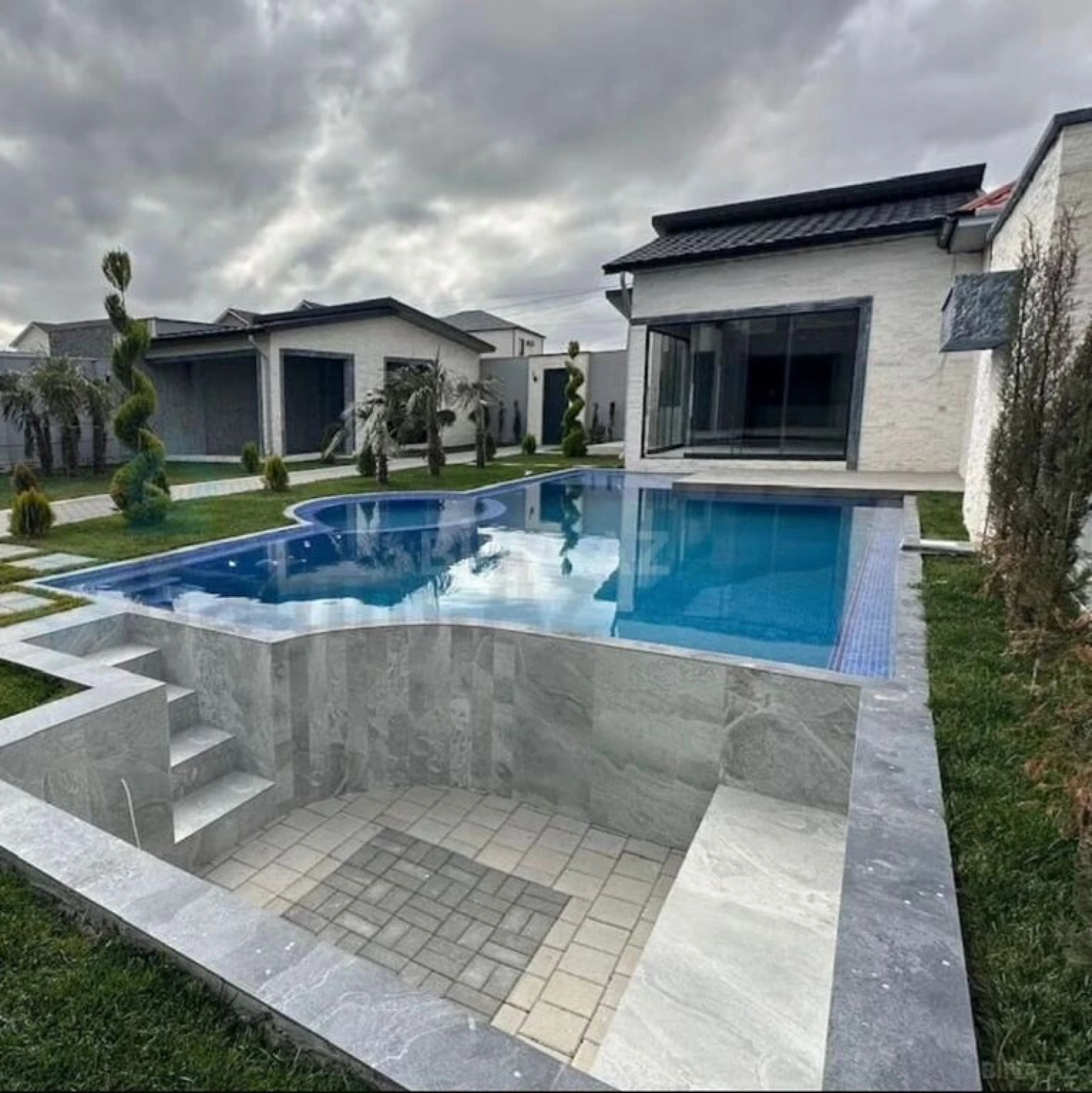 Kirayə verilir 5 otaqlı həyət evi 200 m²