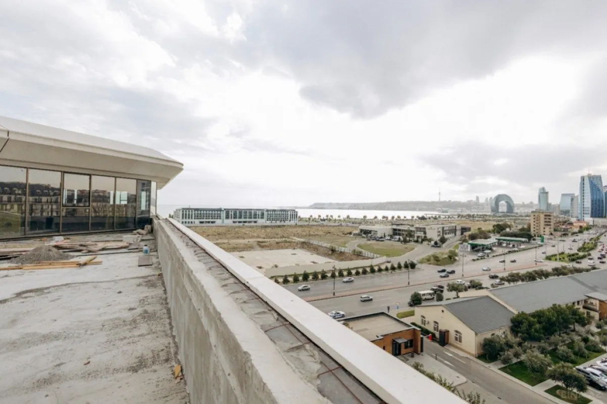 Satılır 5 otaqlı mənzil 890 m²