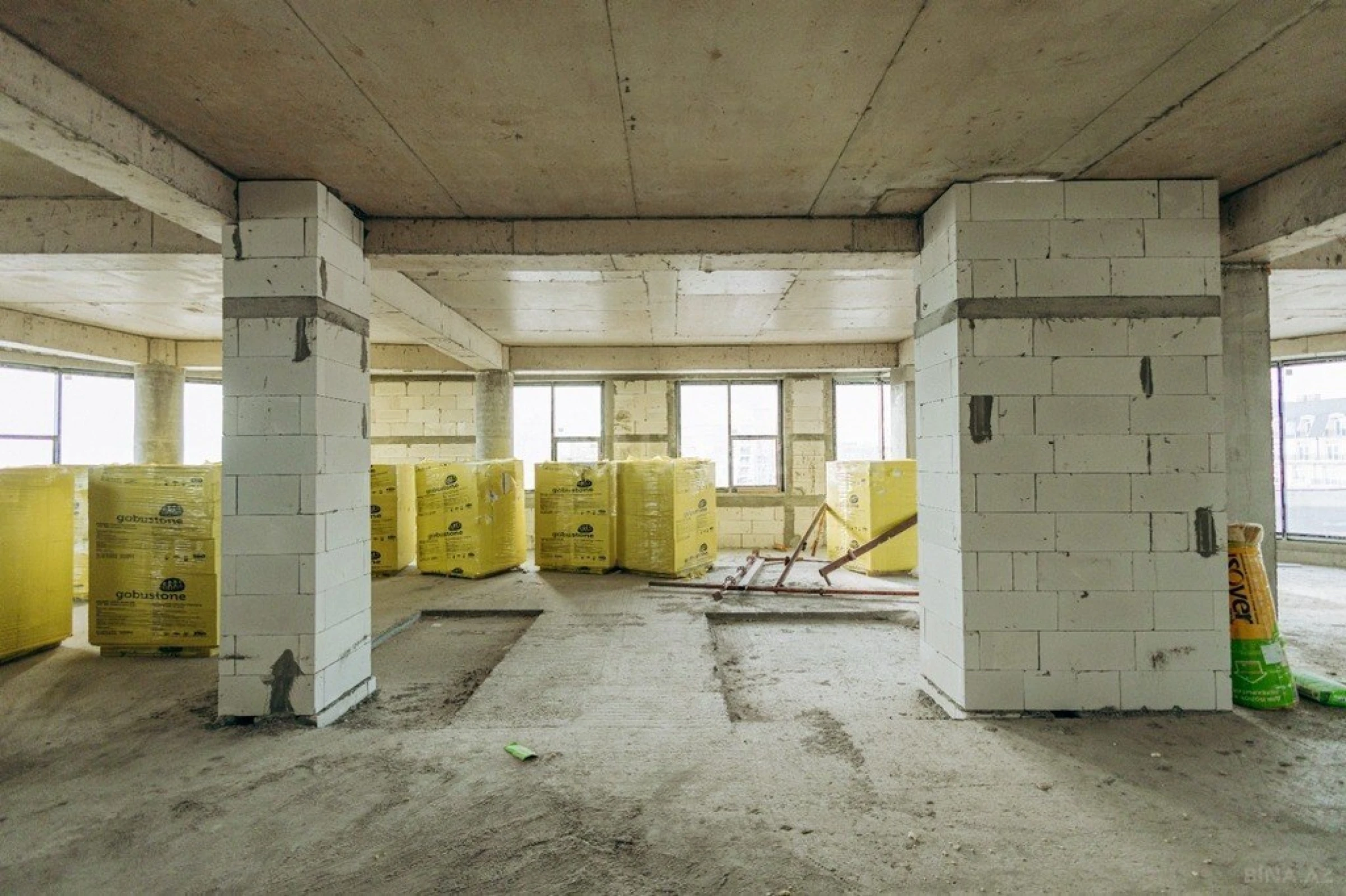 Satılır 5 otaqlı mənzil 890 m²