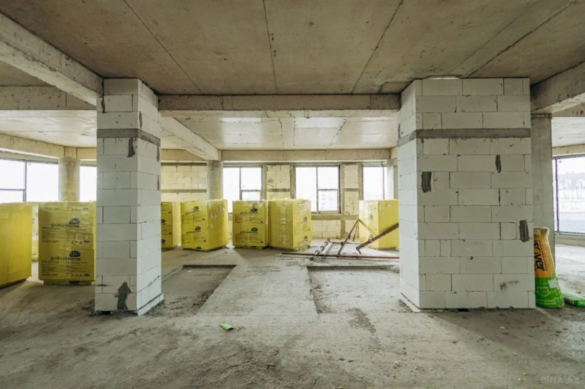 Satılır 5 otaqlı mənzil 890 m²