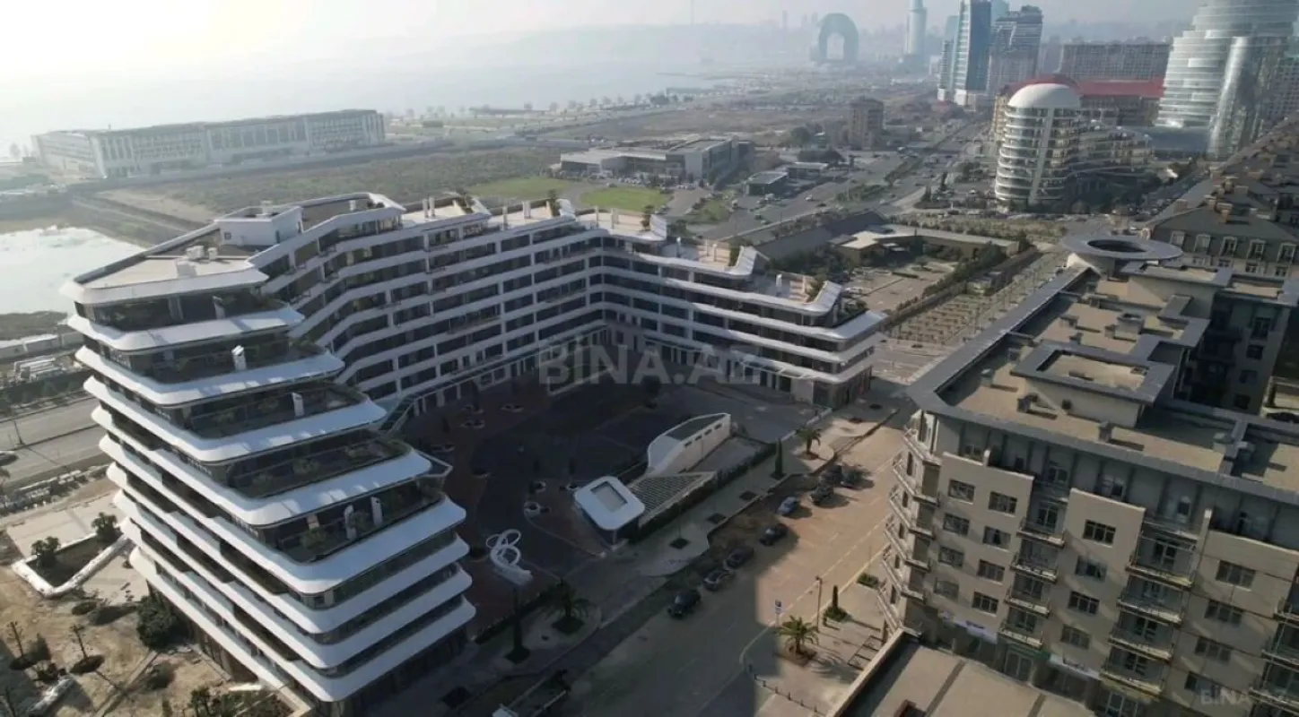 Satılır 5 otaqlı mənzil 890 m²
