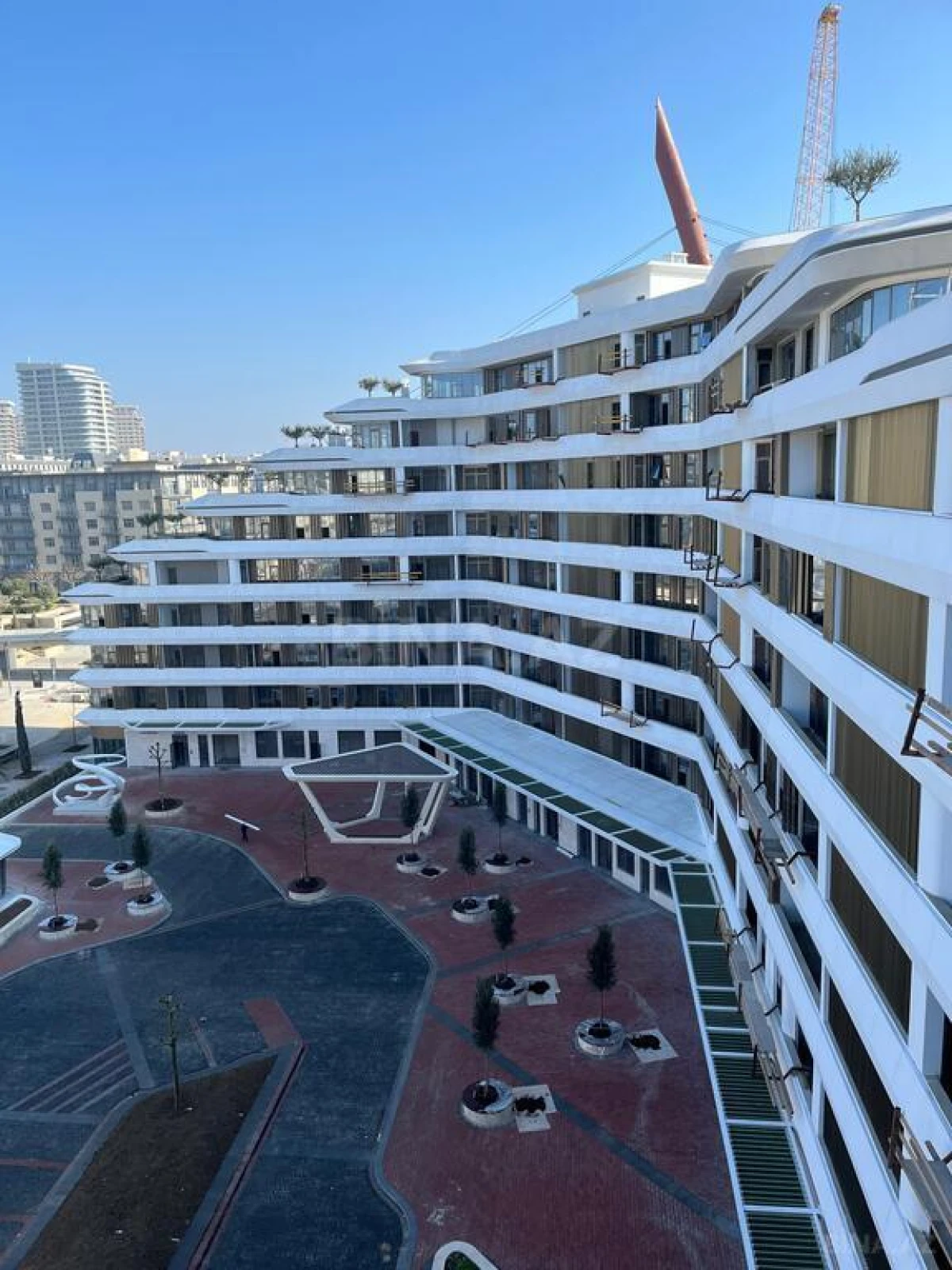 Satılır 5 otaqlı mənzil 890 m²