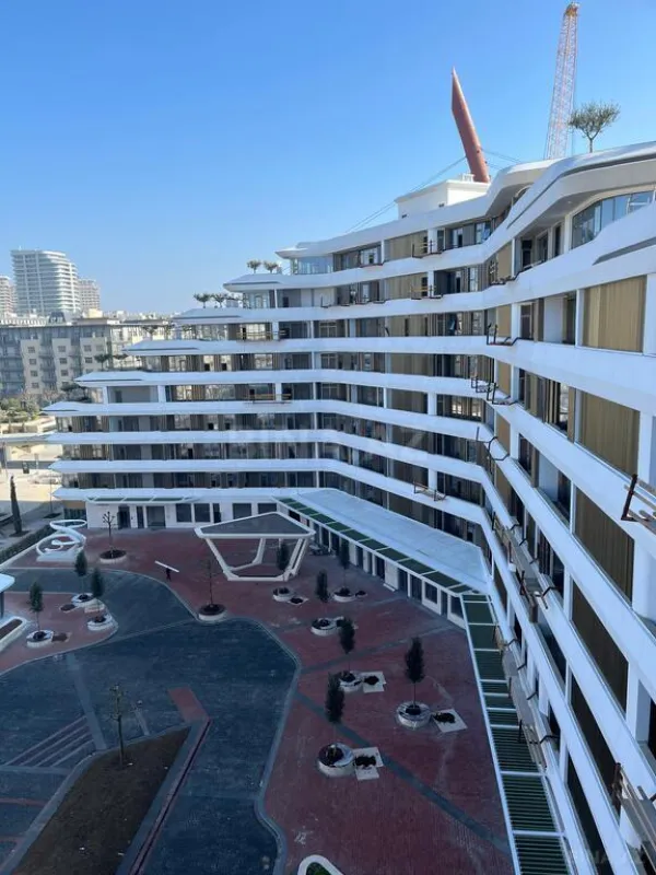 Satılır 5 otaqlı mənzil 890 m²