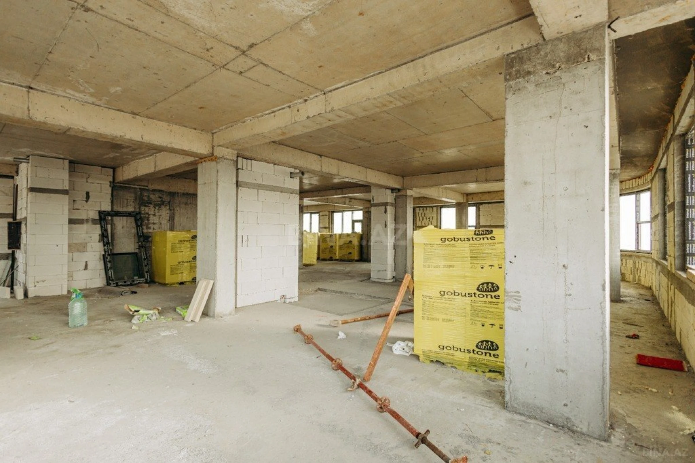 Satılır 5 otaqlı mənzil 890 m²