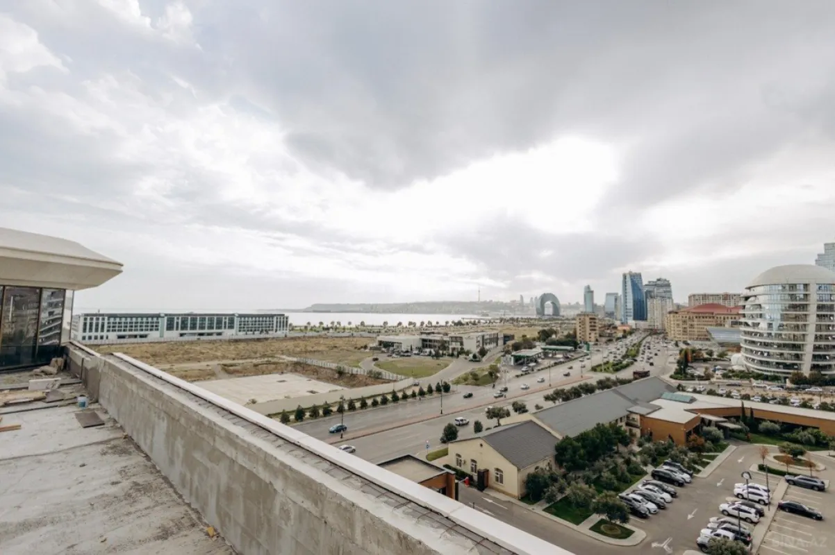 Satılır 5 otaqlı mənzil 890 m²