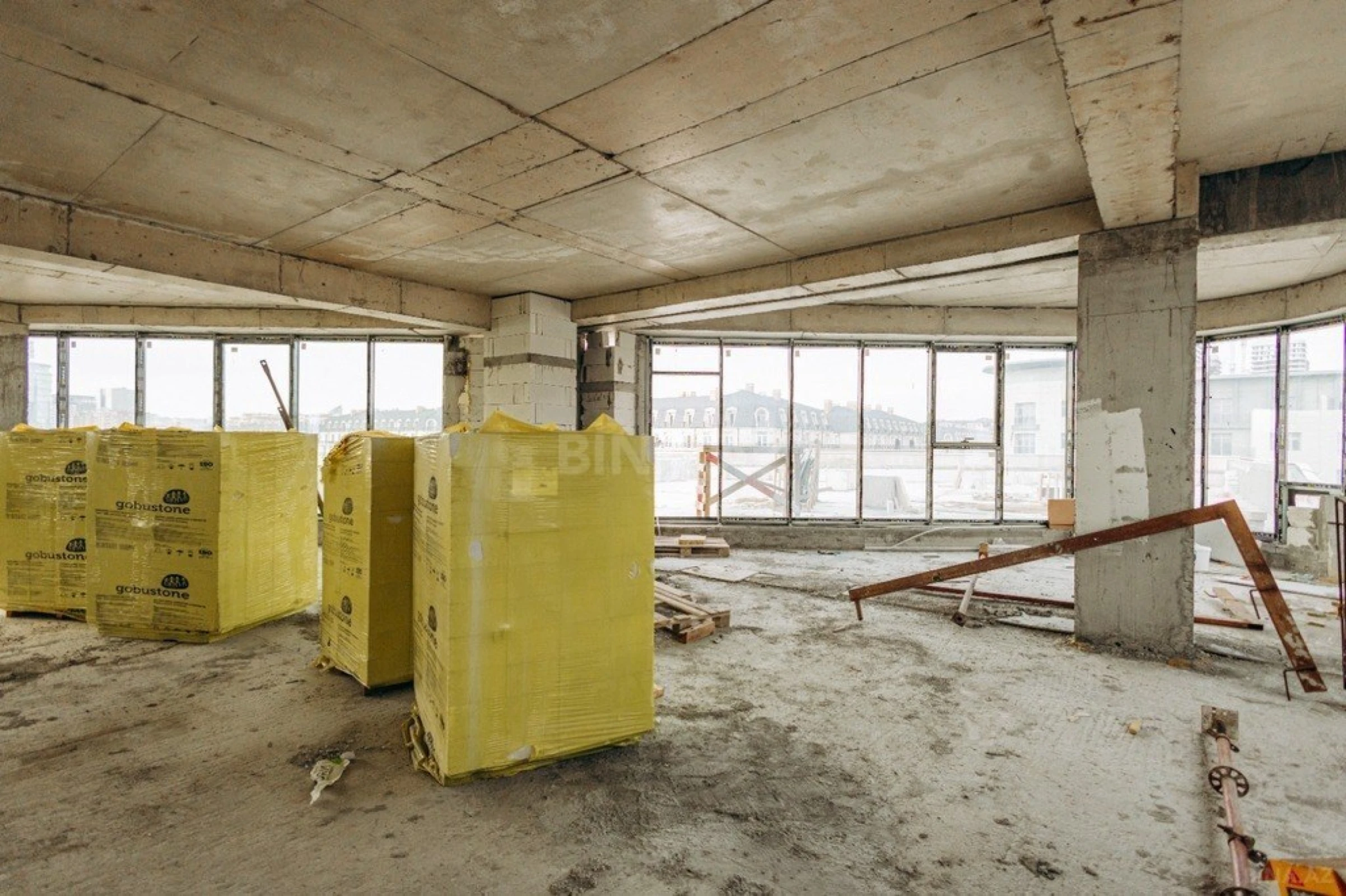 Satılır 5 otaqlı mənzil 890 m²