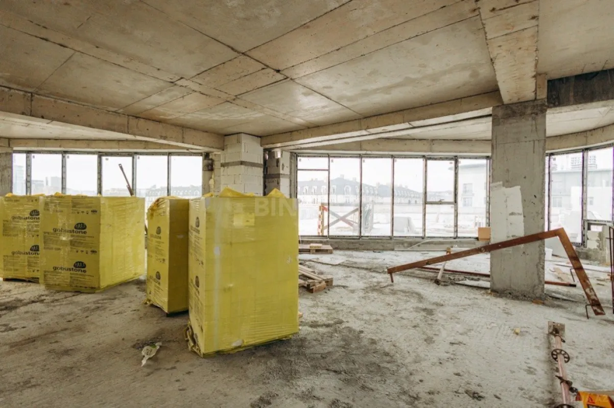 Satılır 5 otaqlı mənzil 890 m²