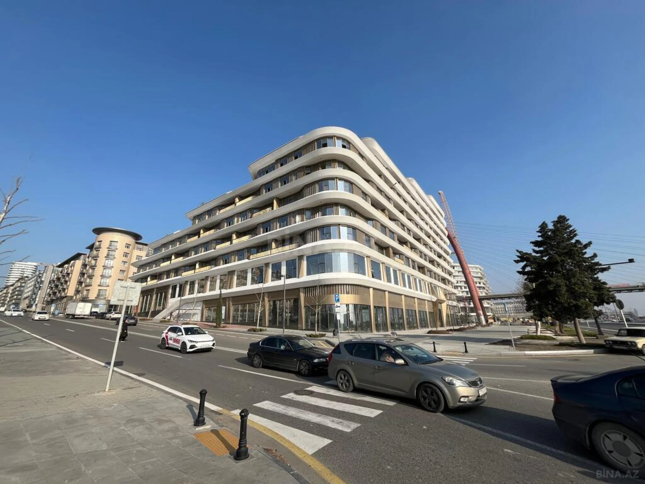 Satılır 5 otaqlı mənzil 890 m²