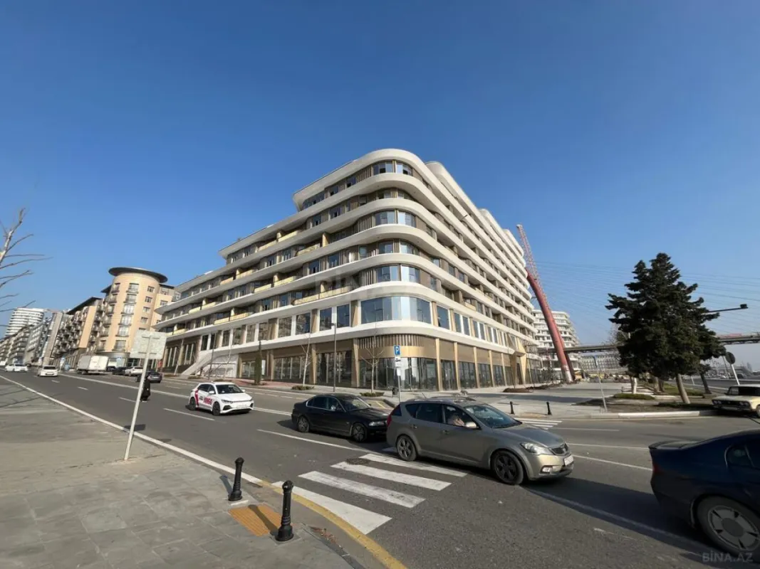 Satılır 5 otaqlı mənzil 890 m²