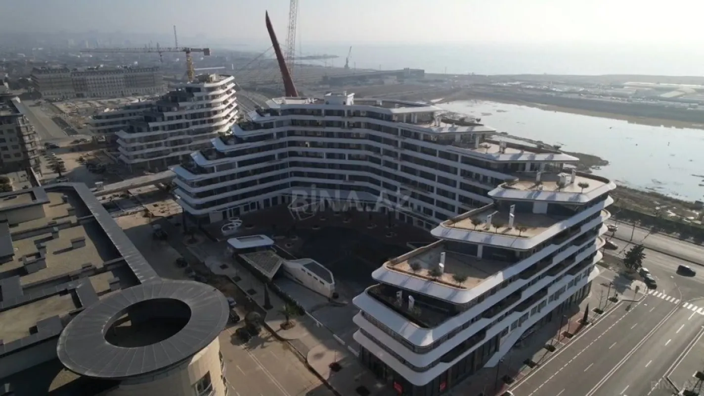 Satılır 5 otaqlı mənzil 890 m²