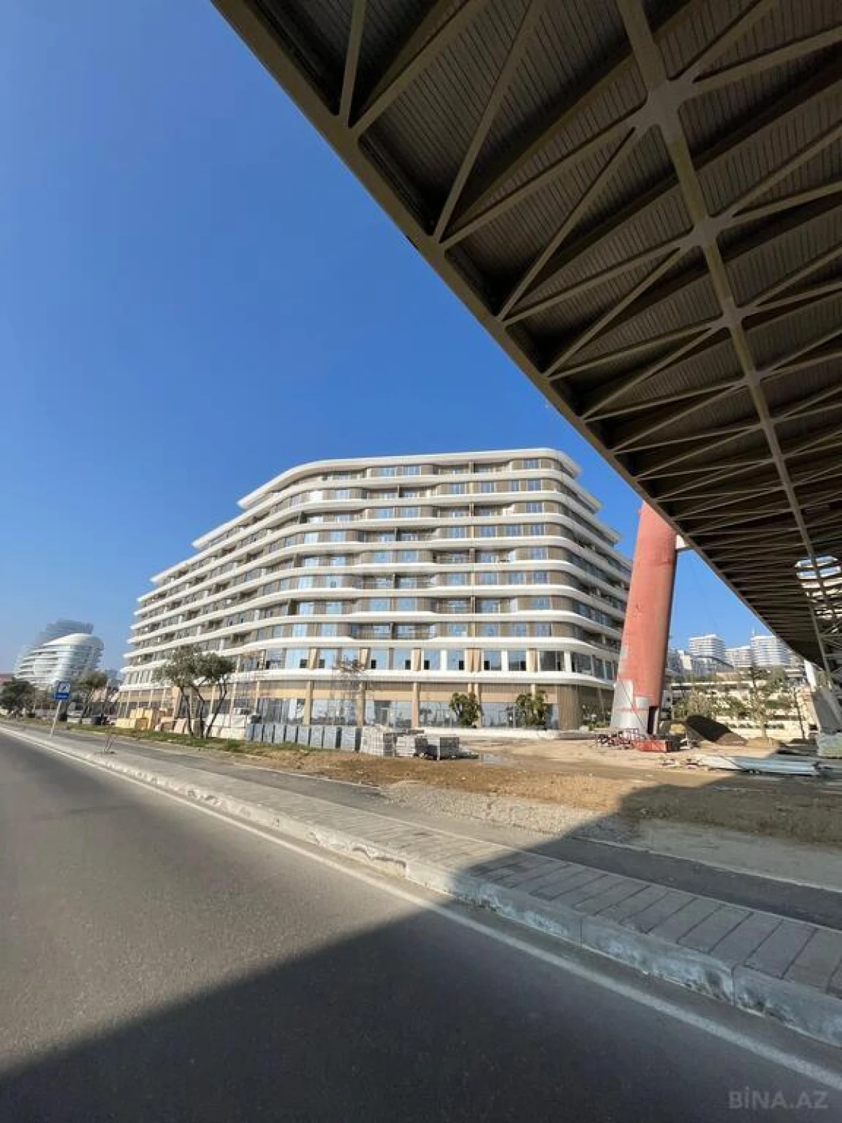 Satılır 5 otaqlı mənzil 890 m²