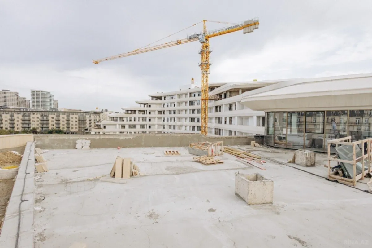 Satılır 5 otaqlı mənzil 890 m²