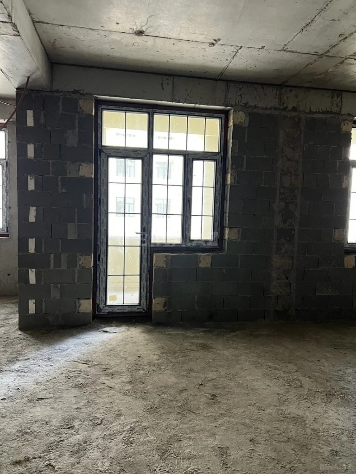 Satılır 2 otaqlı mənzil 86 m²