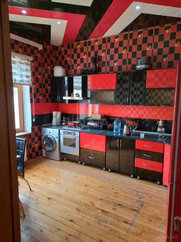 Satılır 7 otaqlı həyət evi 330 m²