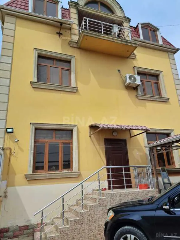 Satılır 7 otaqlı həyət evi 330 m²