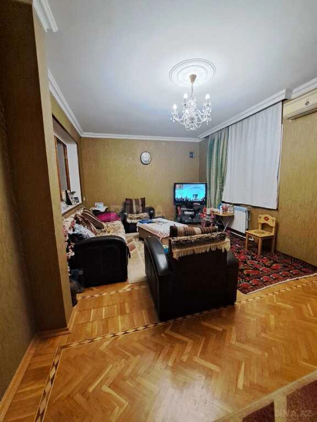 Satılır 5 otaqlı mənzil 135 m²