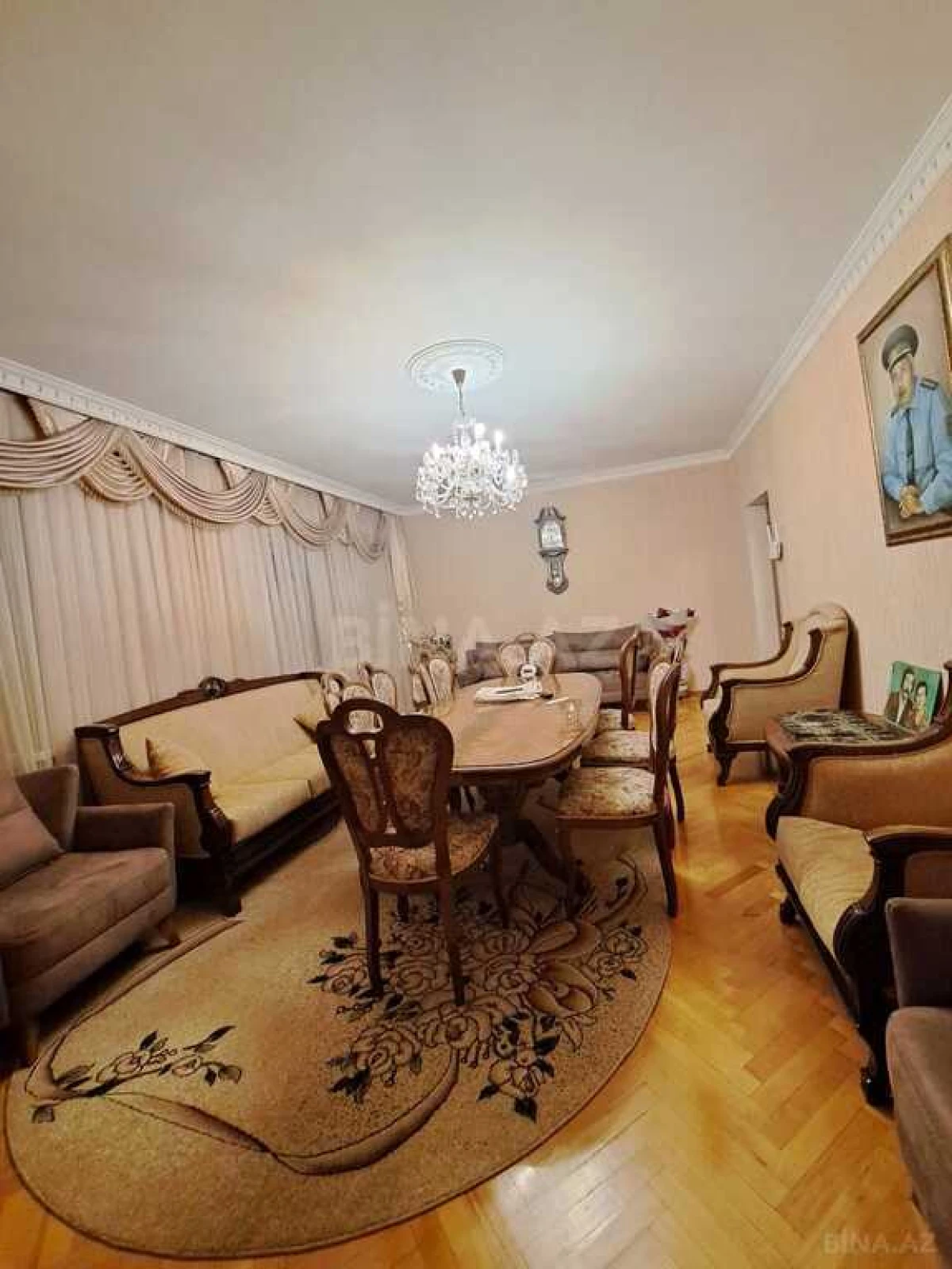 Satılır 5 otaqlı mənzil 135 m²