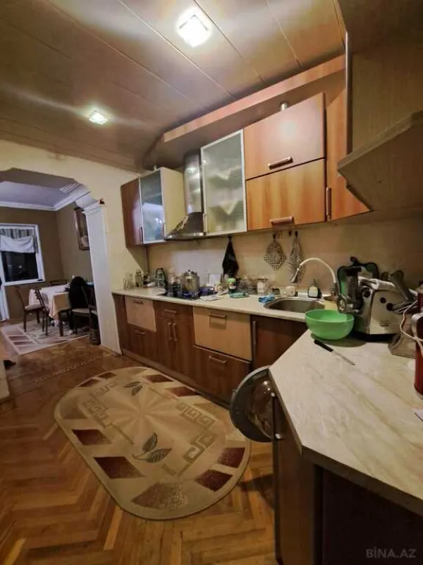 Satılır 5 otaqlı mənzil 135 m²