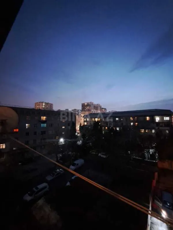 Satılır 5 otaqlı mənzil 135 m²