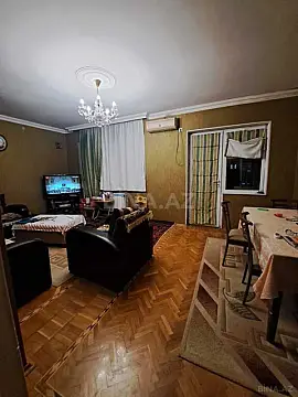Satılır 5 otaqlı mənzil 135 m²