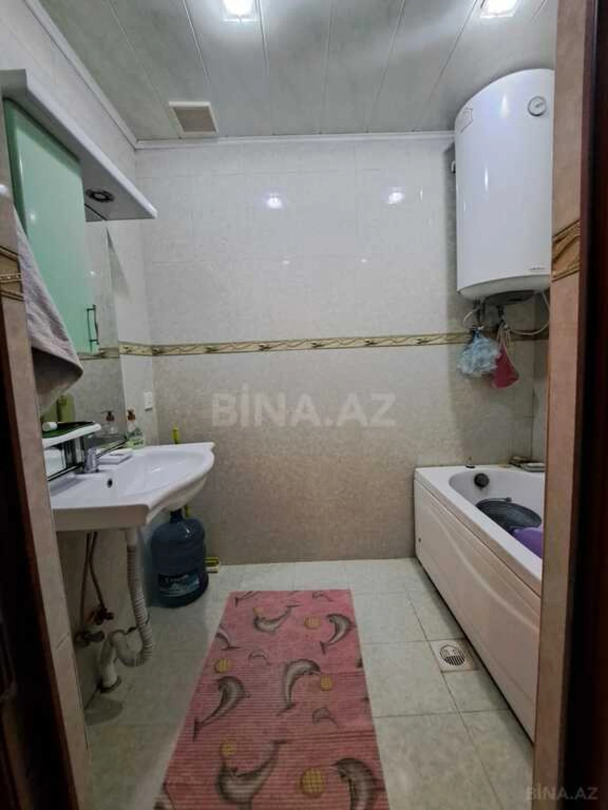 Satılır 5 otaqlı mənzil 135 m²