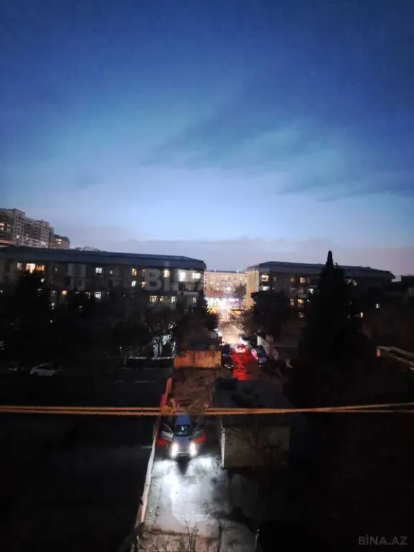 Satılır 5 otaqlı mənzil 135 m²