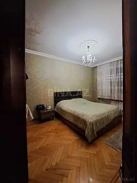 Satılır 5 otaqlı mənzil 135 m²