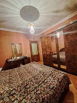 Satılır 5 otaqlı mənzil 135 m²