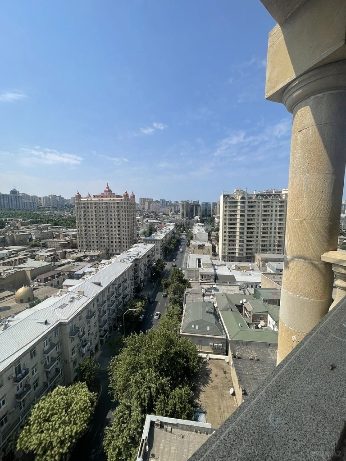 Satılır 4 otaqlı mənzil 310 m²