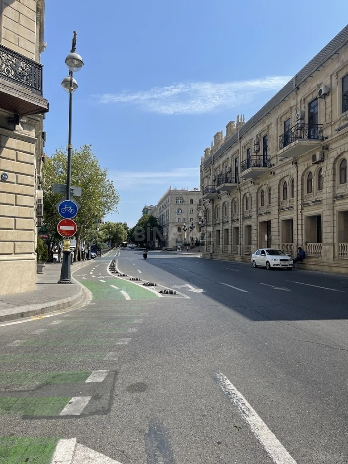 Satılır 4 otaqlı mənzil 310 m²