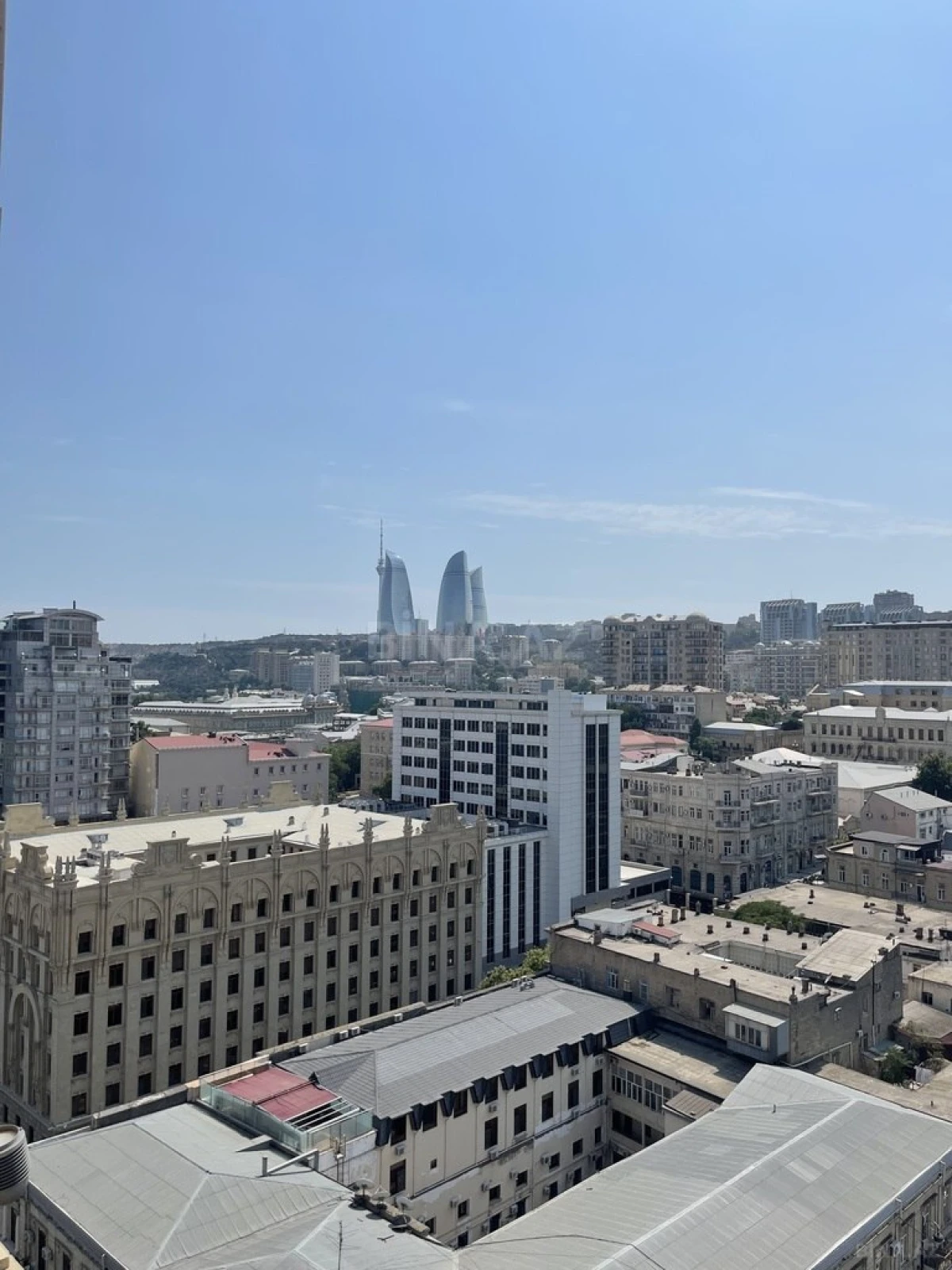 Satılır 4 otaqlı mənzil 310 m²