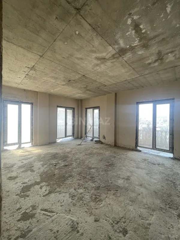 Satılır 4 otaqlı mənzil 310 m²