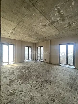 Satılır 4 otaqlı mənzil 310 m²