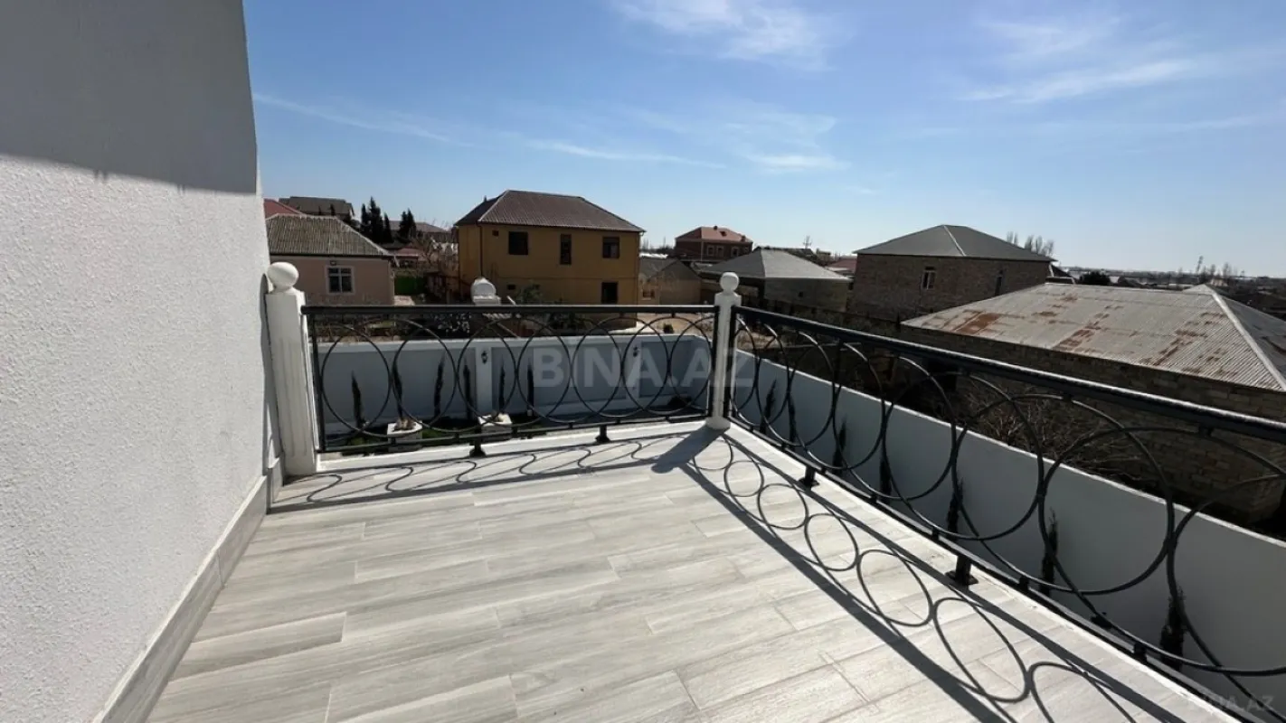 Satılır 5 otaqlı həyət evi 300 m²