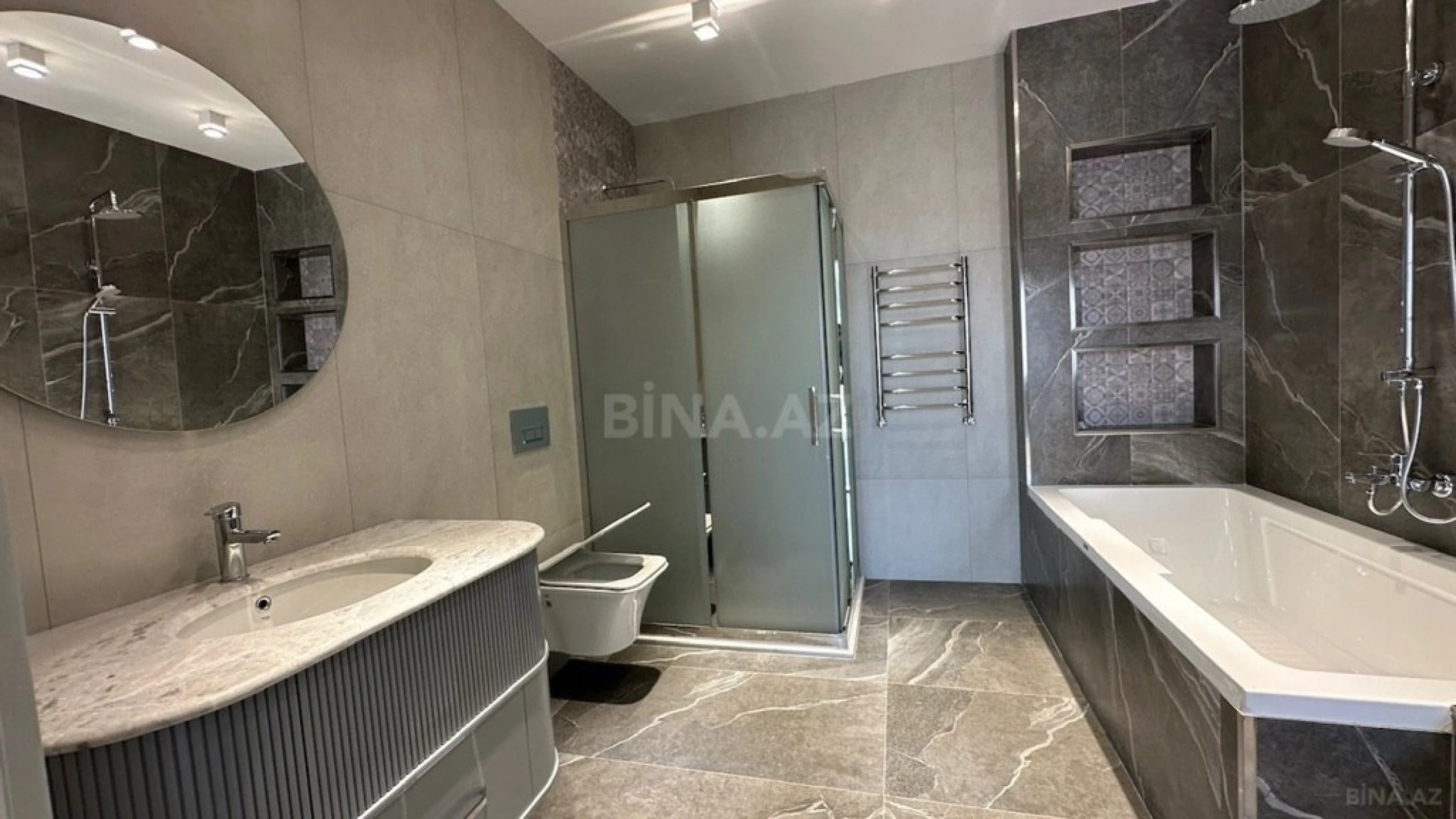 Satılır 5 otaqlı həyət evi 300 m²