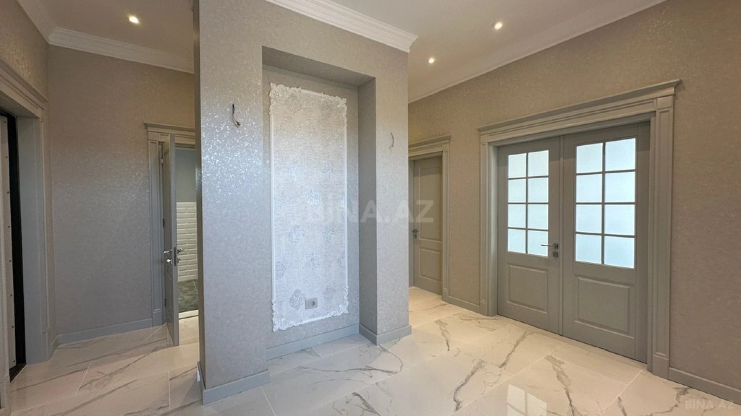 Satılır 5 otaqlı həyət evi 300 m²