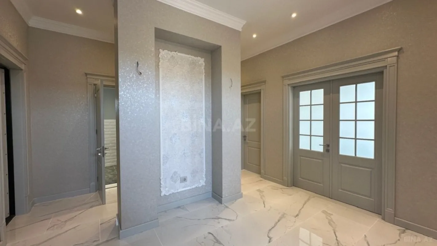 Satılır 5 otaqlı həyət evi 300 m²