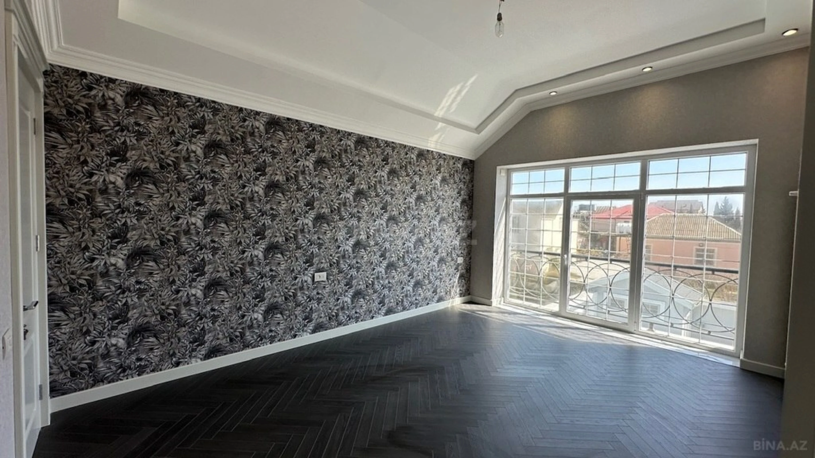 Satılır 5 otaqlı həyət evi 300 m²