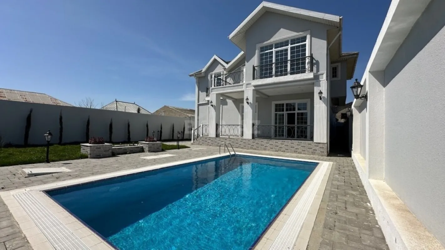 Satılır 5 otaqlı həyət evi 300 m²